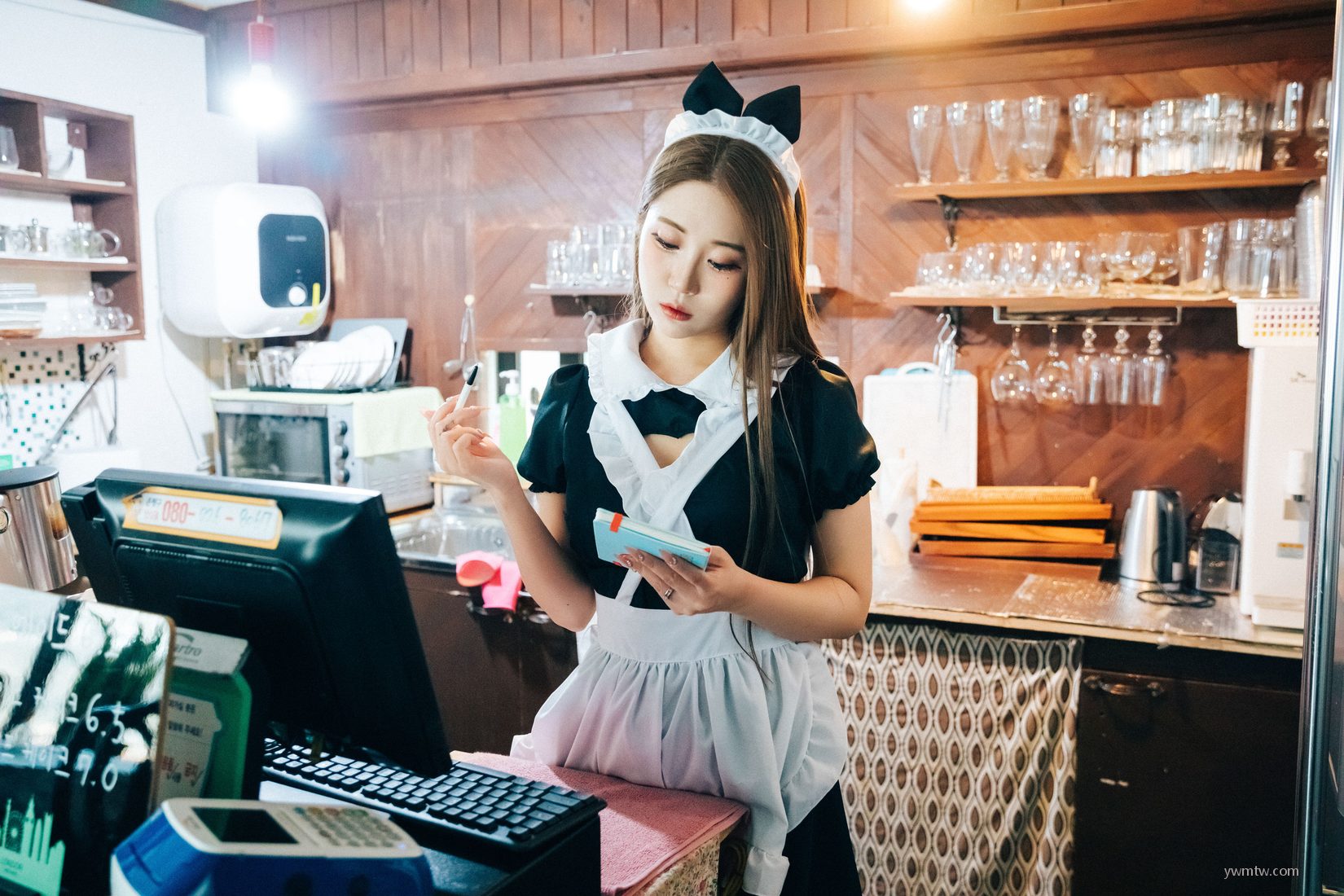 Bomi Maid [ϺLoozyд] cafe P.4